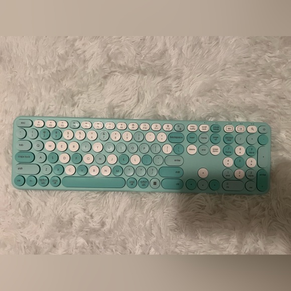 Wireless Keyboard - Picture 1 of 2